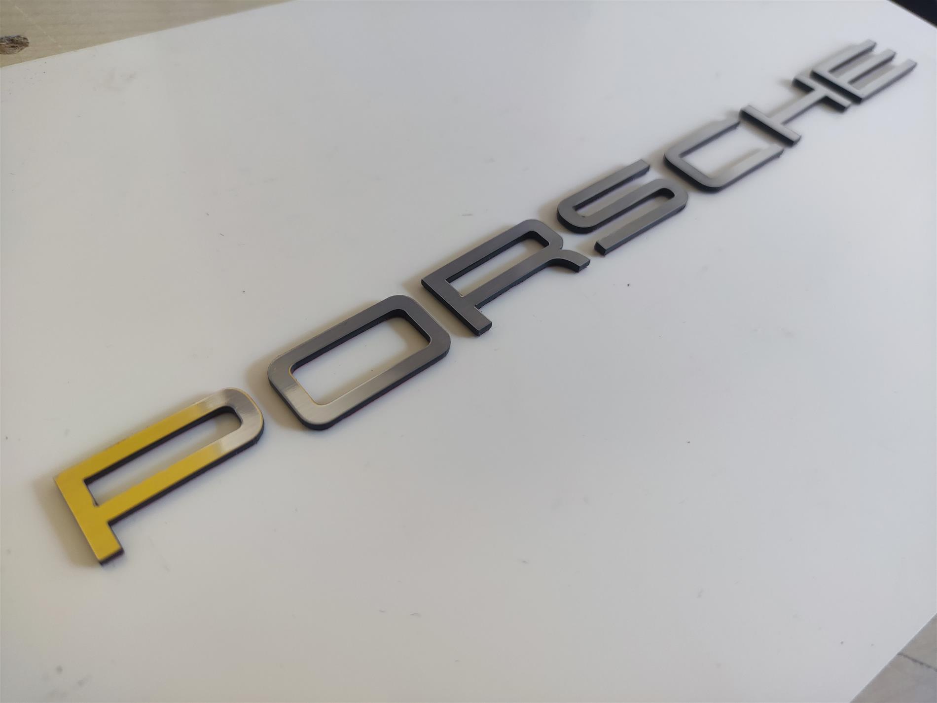 Porsche bagaj yazısı - Görsel 1