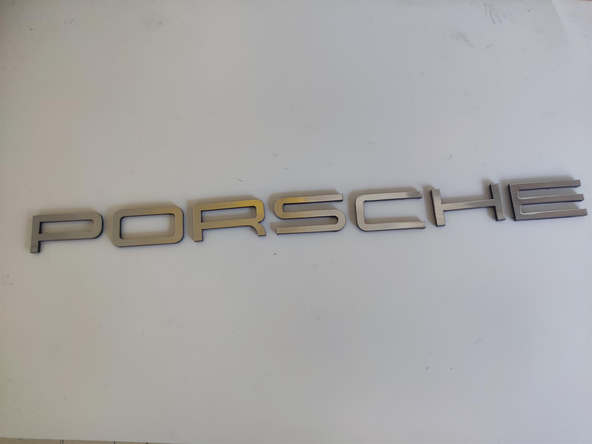 Porsche bagaj yazısı - Görsel 4