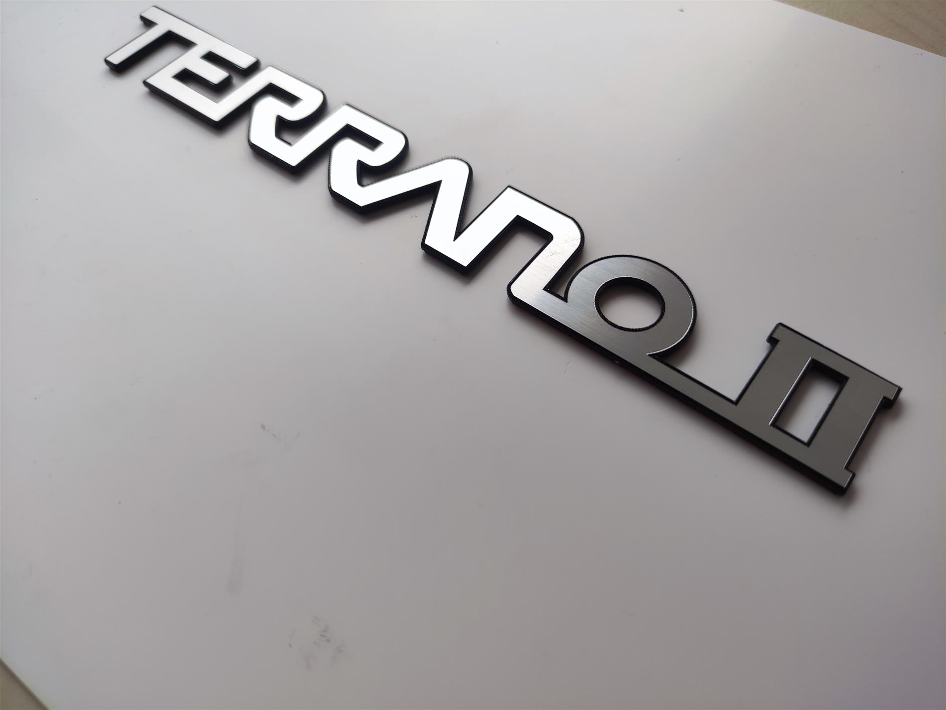 Nissan Terrano 2 yazı etiket - Görsel 1