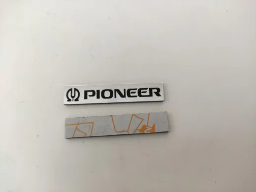 Pioneer Eski seri logolu siyah yazılı gümüş logo