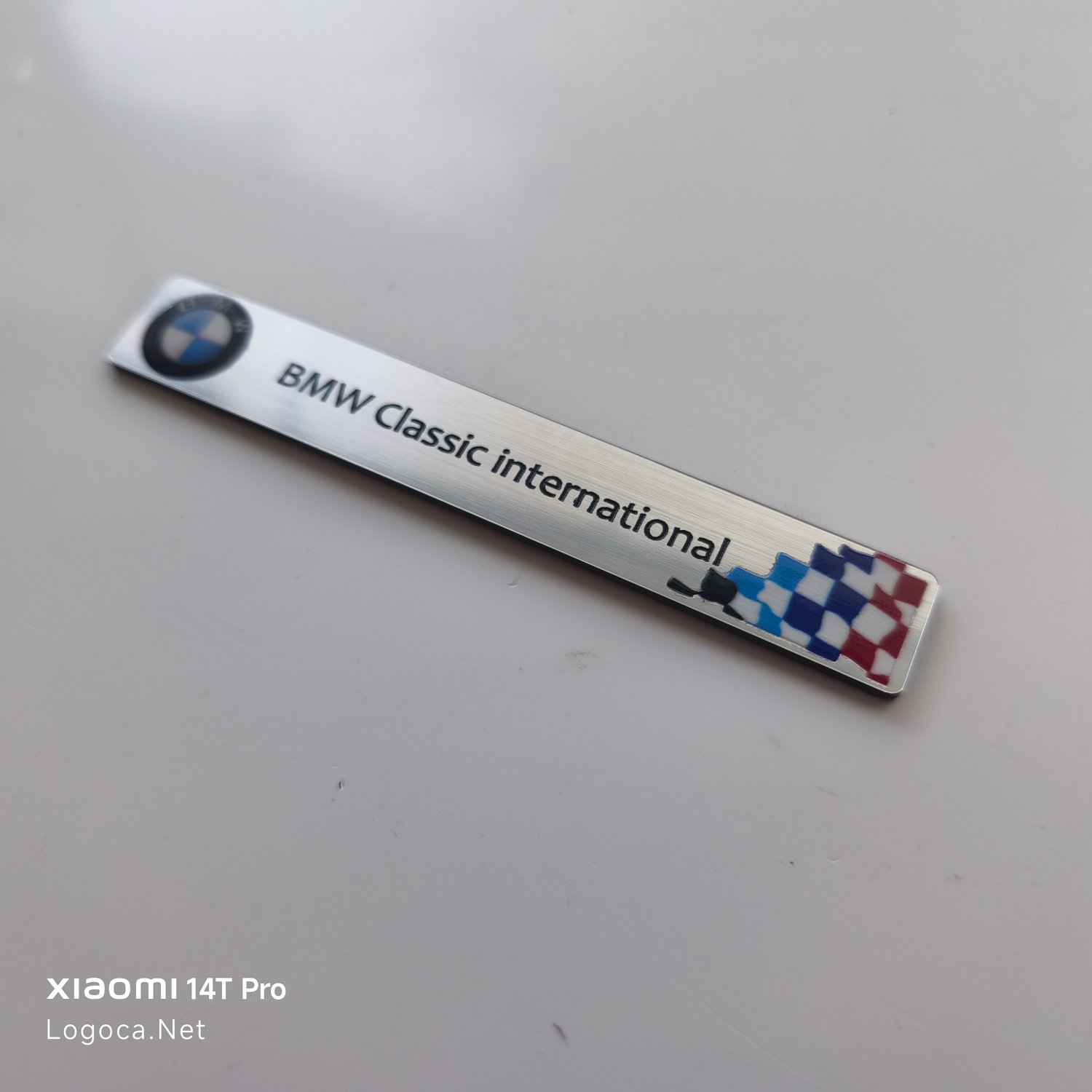 BMW classic international bayraklı renkli plastik etiket - Görsel 1