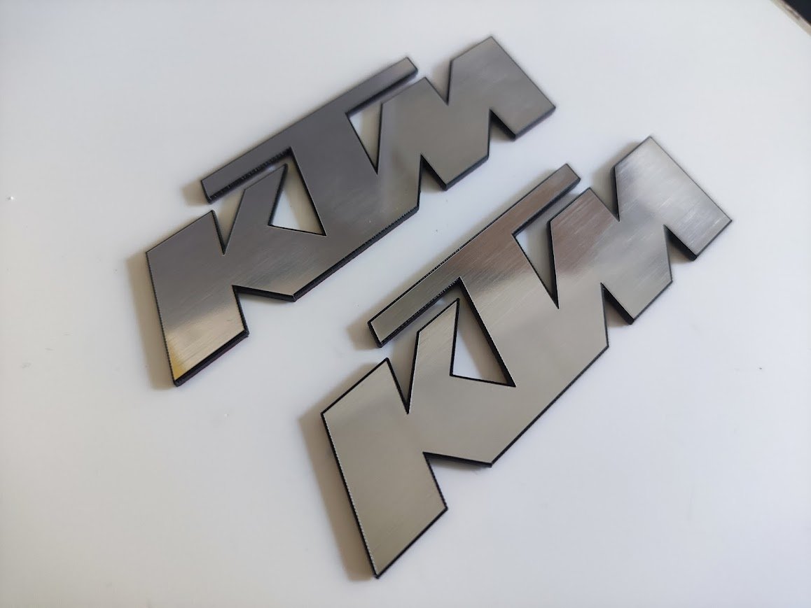 KTM Motosiklet Plastik Logo Etiket - Dayanıklı ve Şık - Görsel 3