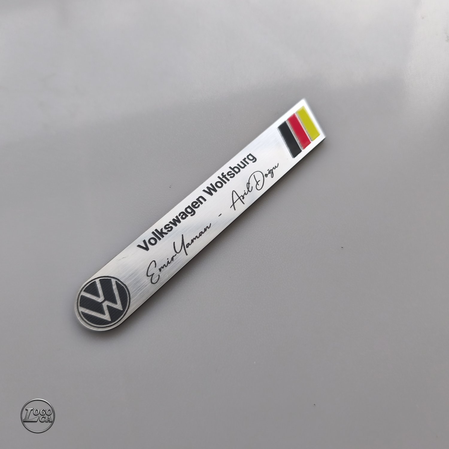 Kişiye Özel İmza Stili Alman Bayrağı Tasarımlı İsimli Araç Stickerı 128x20mm - Görsel 1