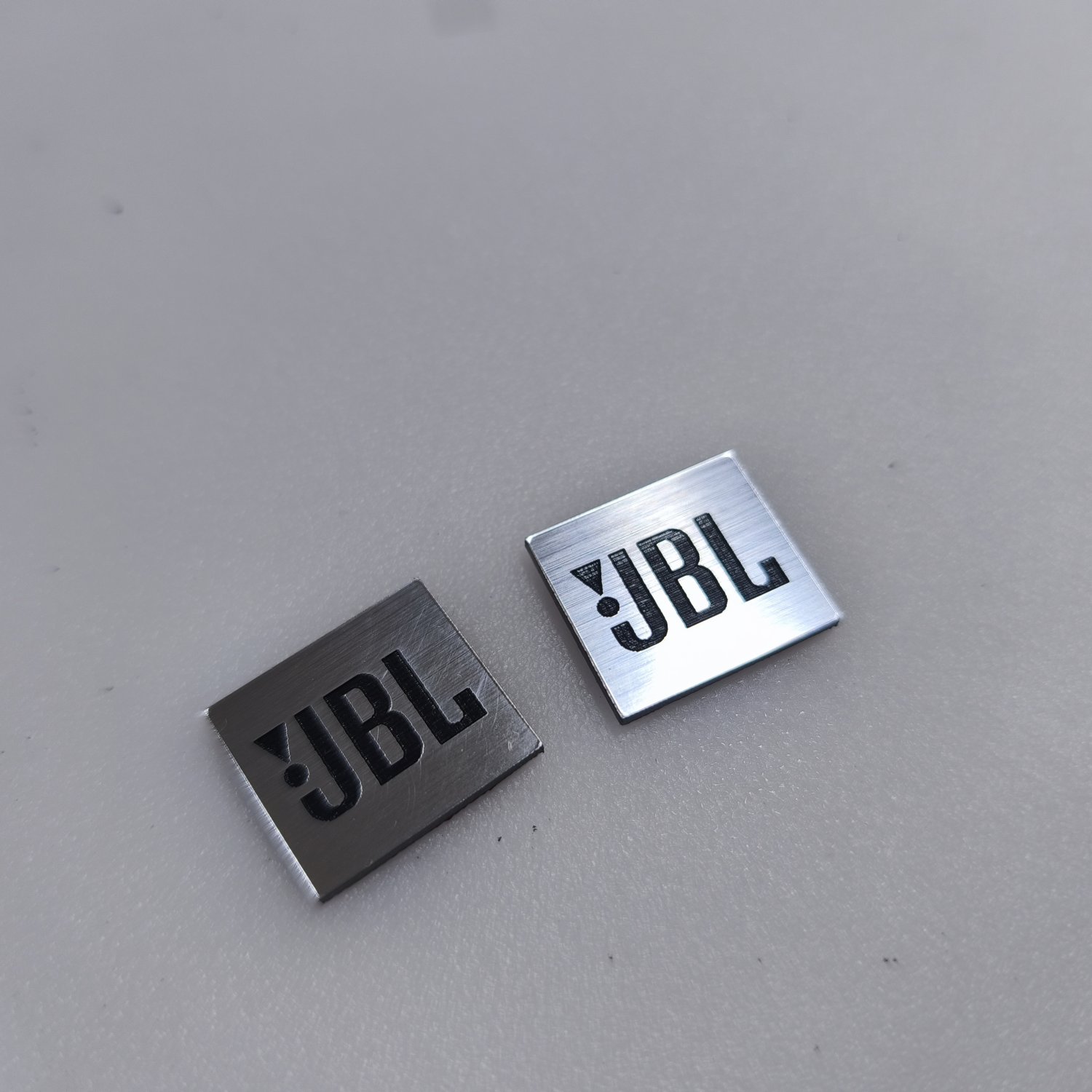 JBL Gümüş Renk siyah yazılı Dikdörtgen plastik etiket , 2 adet  - Görsel 4