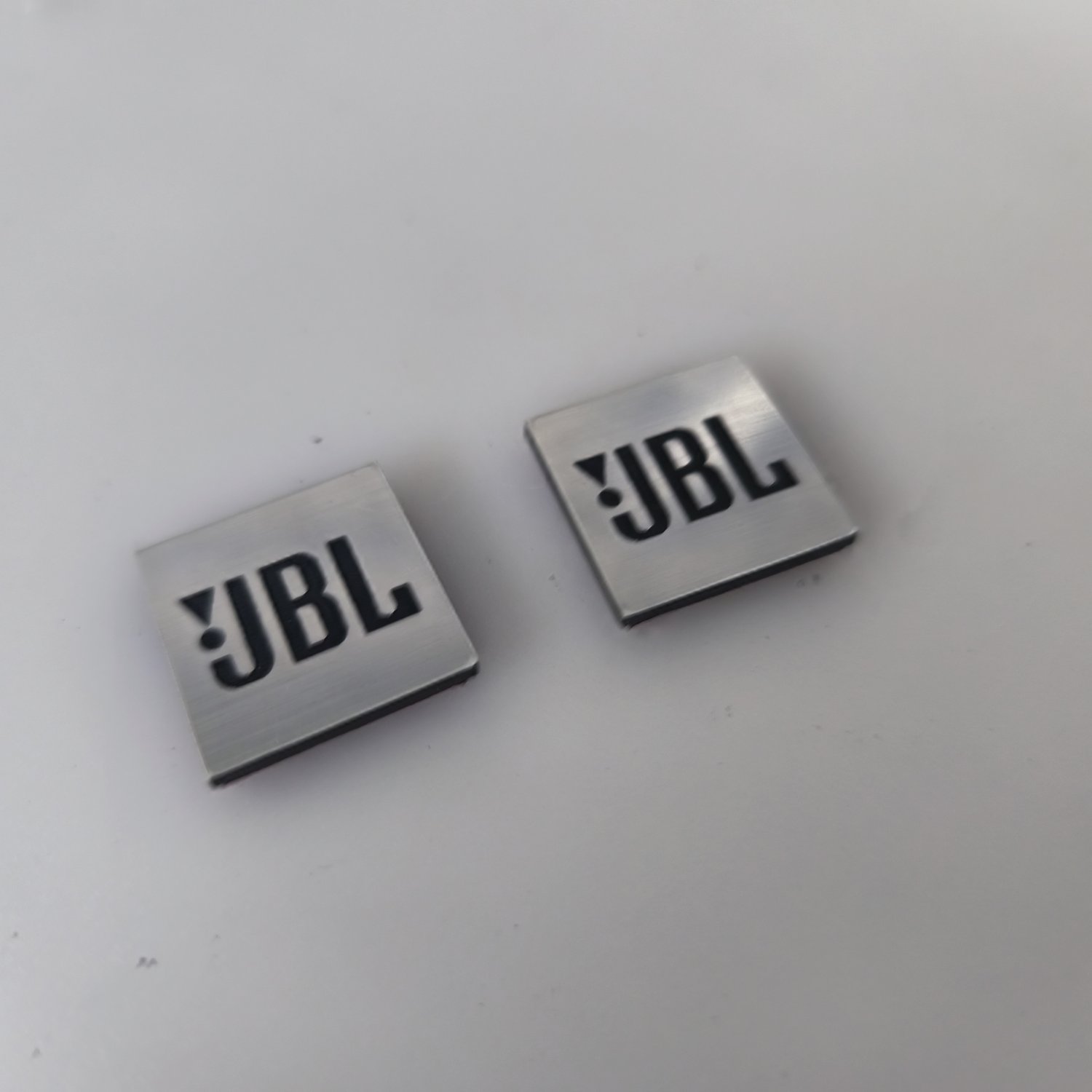 JBL Gümüş Renk siyah yazılı Kare plastik etiket , 2 adet  - Görsel 4