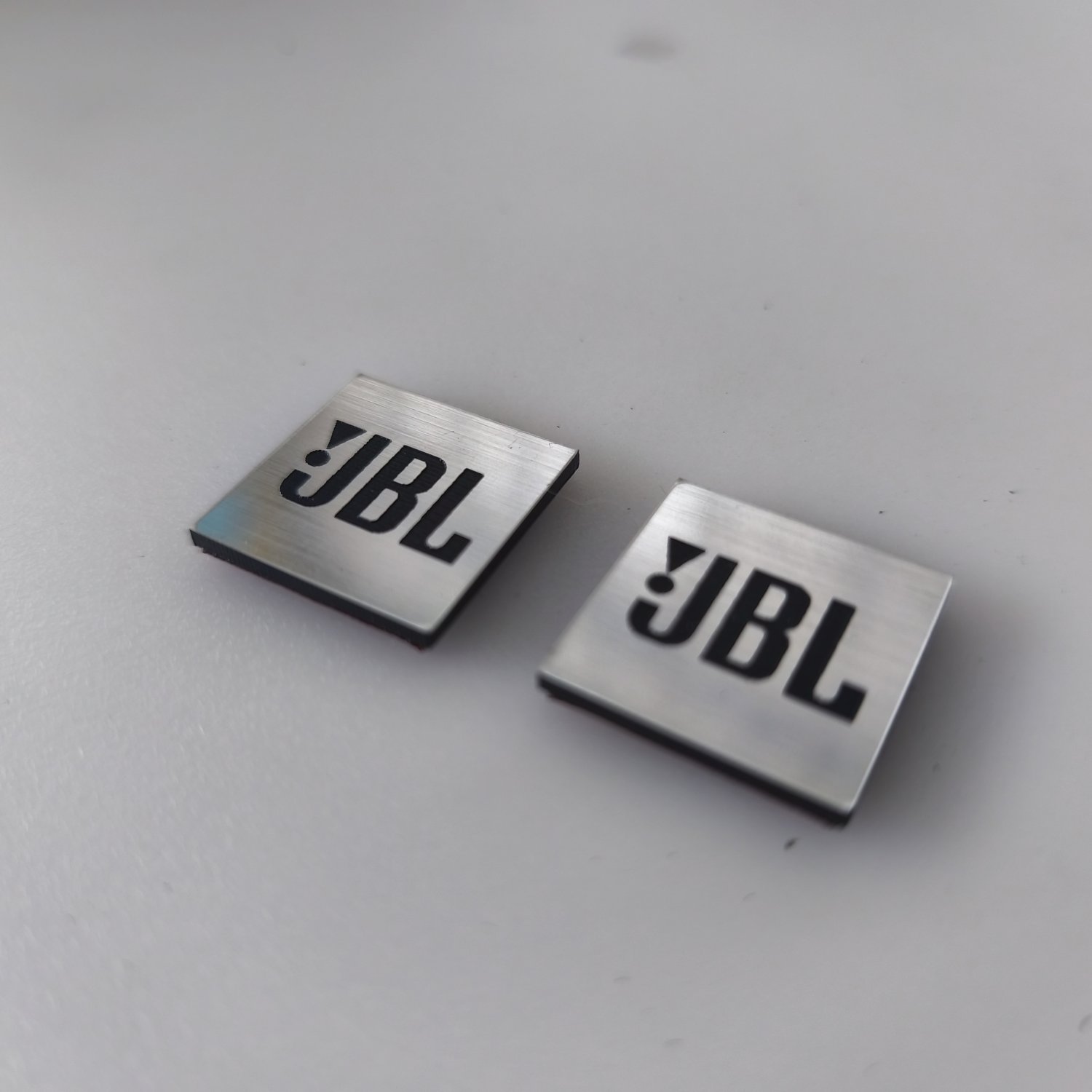 JBL Gümüş Renk siyah yazılı Kare plastik etiket , 2 adet  - Görsel 1