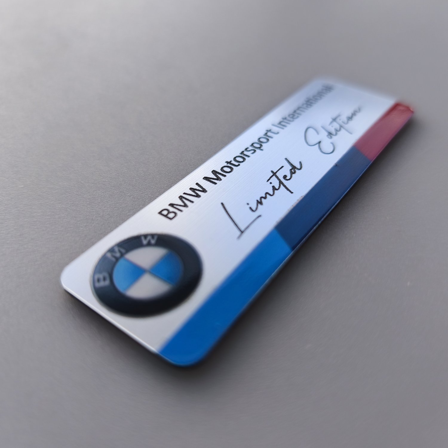 Özelleştirilebilir BMW M Renkli 8x25cm Araba Etiketi - Kişiselize Edilebilir Araç Süsleme Aksesuarı - Görsel 7