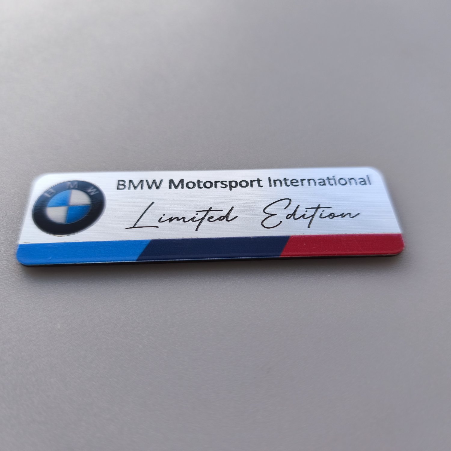 Özelleştirilebilir BMW M Renkli 8x25cm Araba Etiketi - Kişiselize Edilebilir Araç Süsleme Aksesuarı - Görsel 8