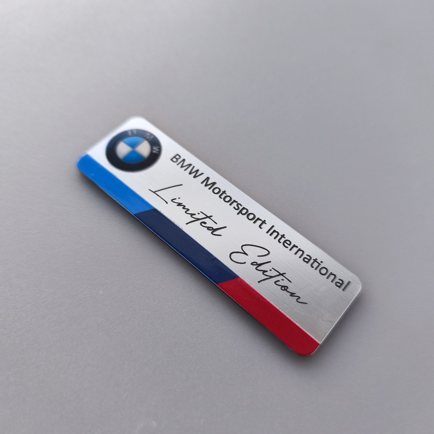 Özelleştirilebilir BMW M Renkli 8x25cm Araba Etiketi - Kişiselize Edilebilir Araç Süsleme Aksesuarı - Görsel 3