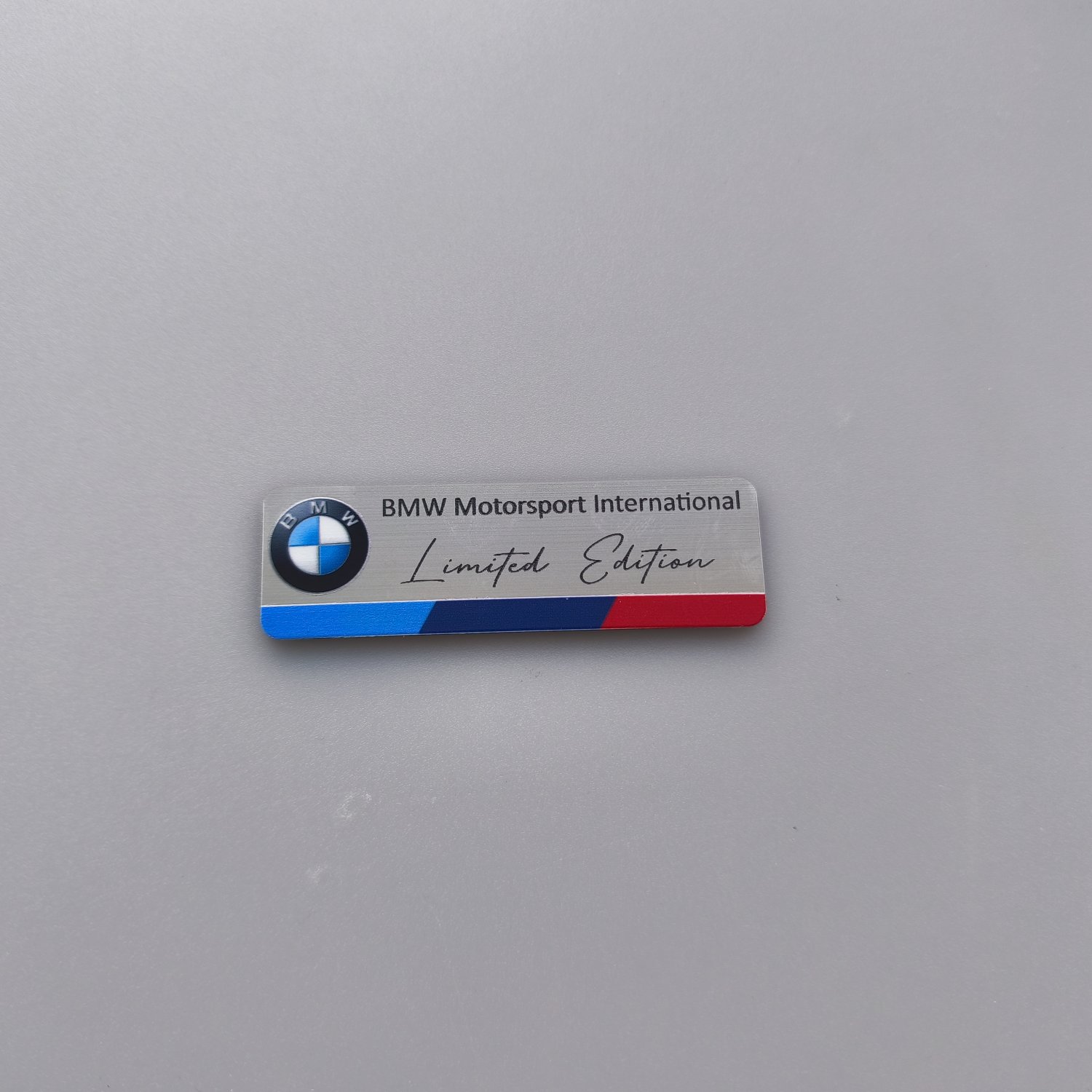 Özelleştirilebilir BMW M Renkli 8x25cm Araba Etiketi - Kişiselize Edilebilir Araç Süsleme Aksesuarı - Görsel 5