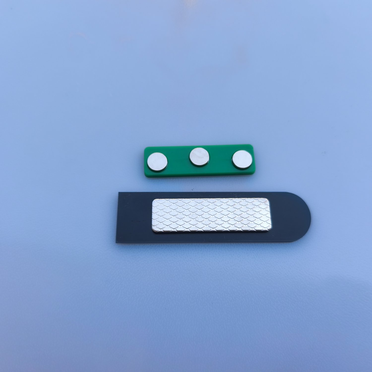 Özelleştirilebilir Şık Mıknatıslı Yaka Kartı 7,5x2cm - Pratik ve Zarif Çözüm için Hemen Tasarla - Görsel 5