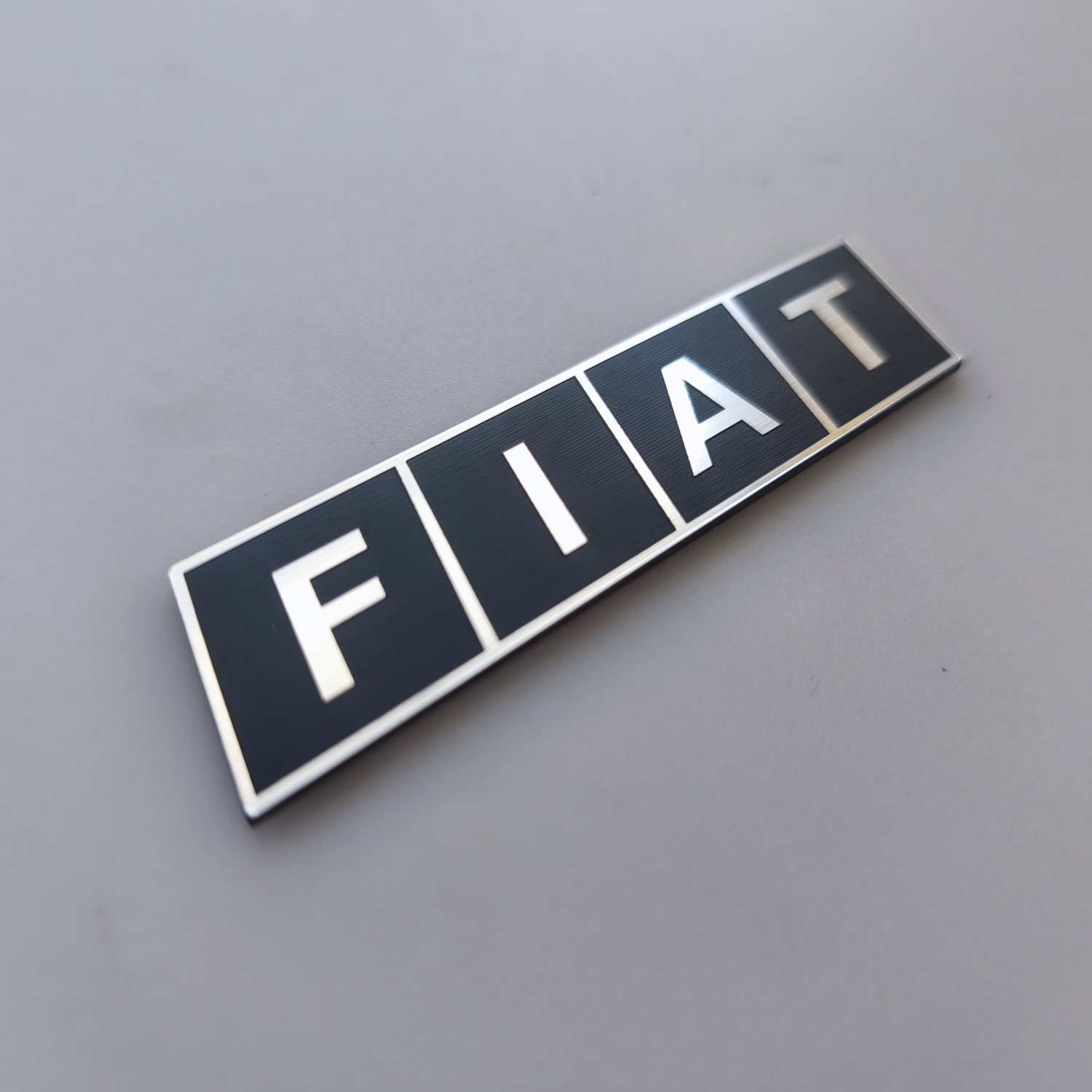 Tofaş için Fiat yazılı Plastik Araba Etiketi - Görsel 2